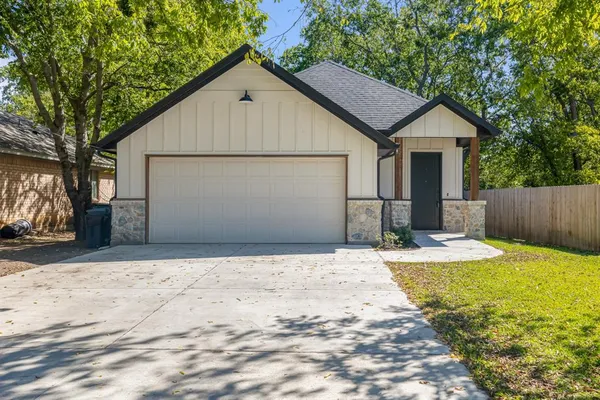$2,475 | 400 Leuty Avenue, Justin, TX 76247