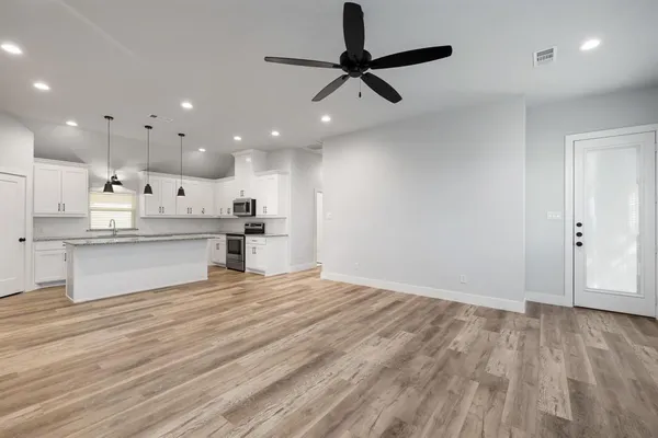 $2,475 | 400 Leuty Avenue, Justin, TX 76247