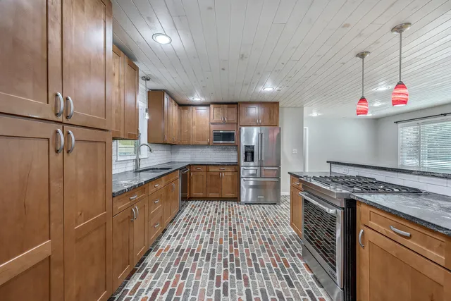 $395,975 | 212 Lenwood Drive, Summerville, SC 29485