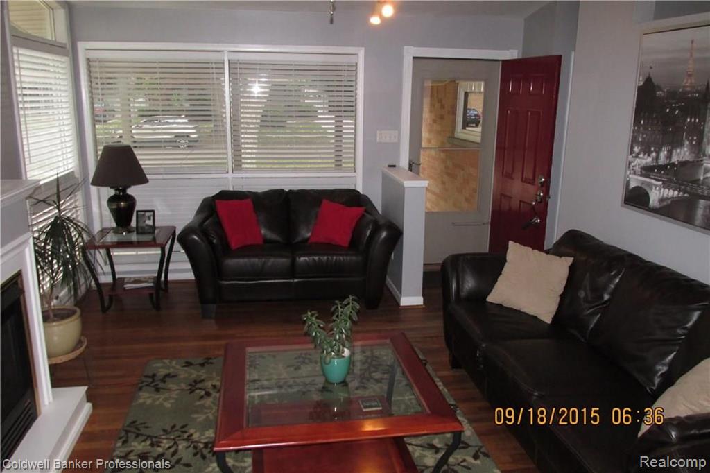 17241 Rougeway Street Livonia, MI 48152 - Photo 5 of 32