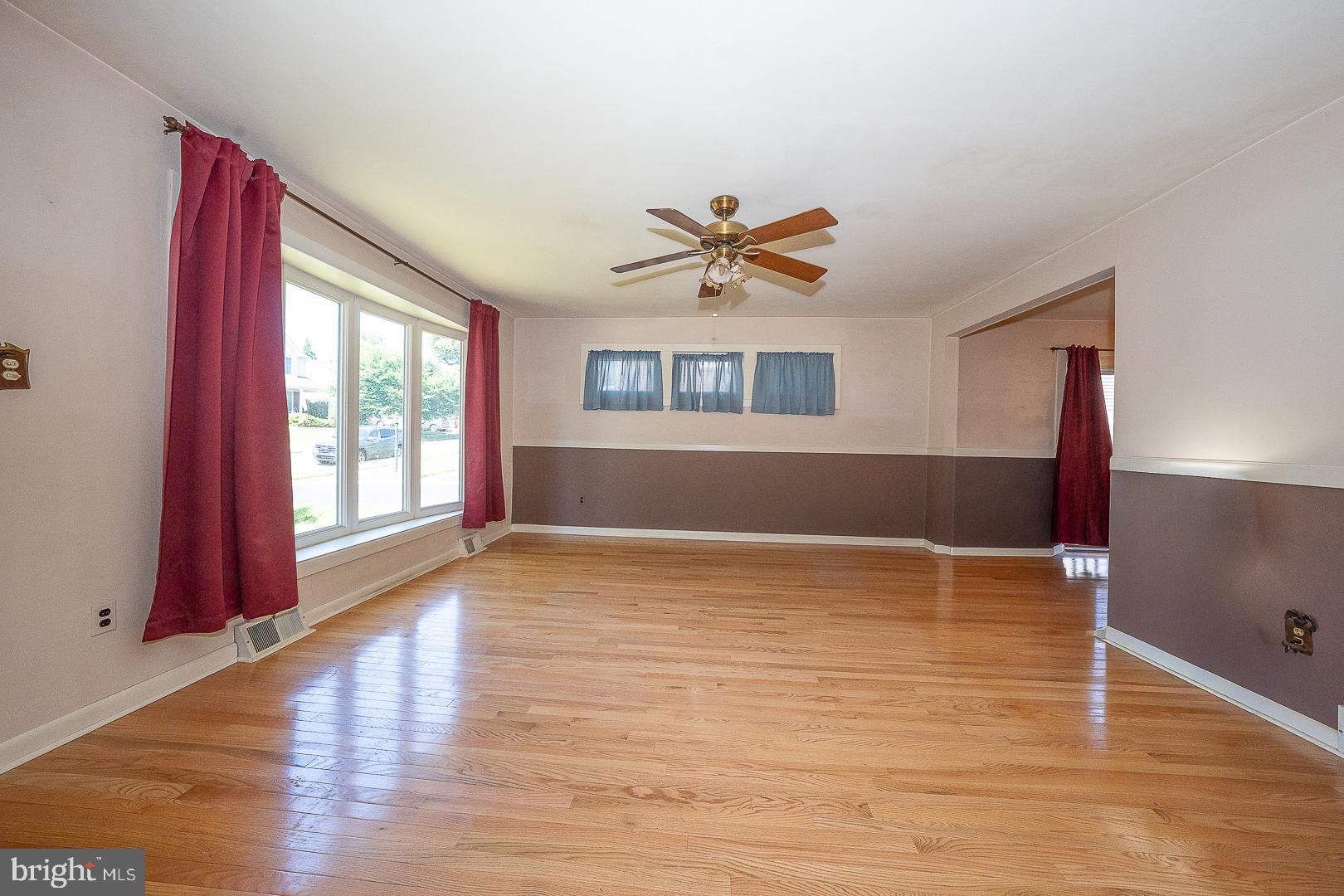 437 Rittenhouse Circle Havertown, PA 19083 - Photo 5 of 55 Spacious room with natural light.