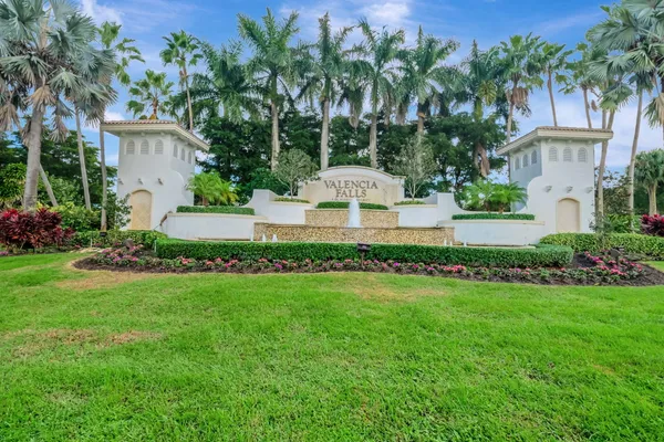 $585,000 | 13738 Plaza Mayor Drive, Delray Beach, FL 33446