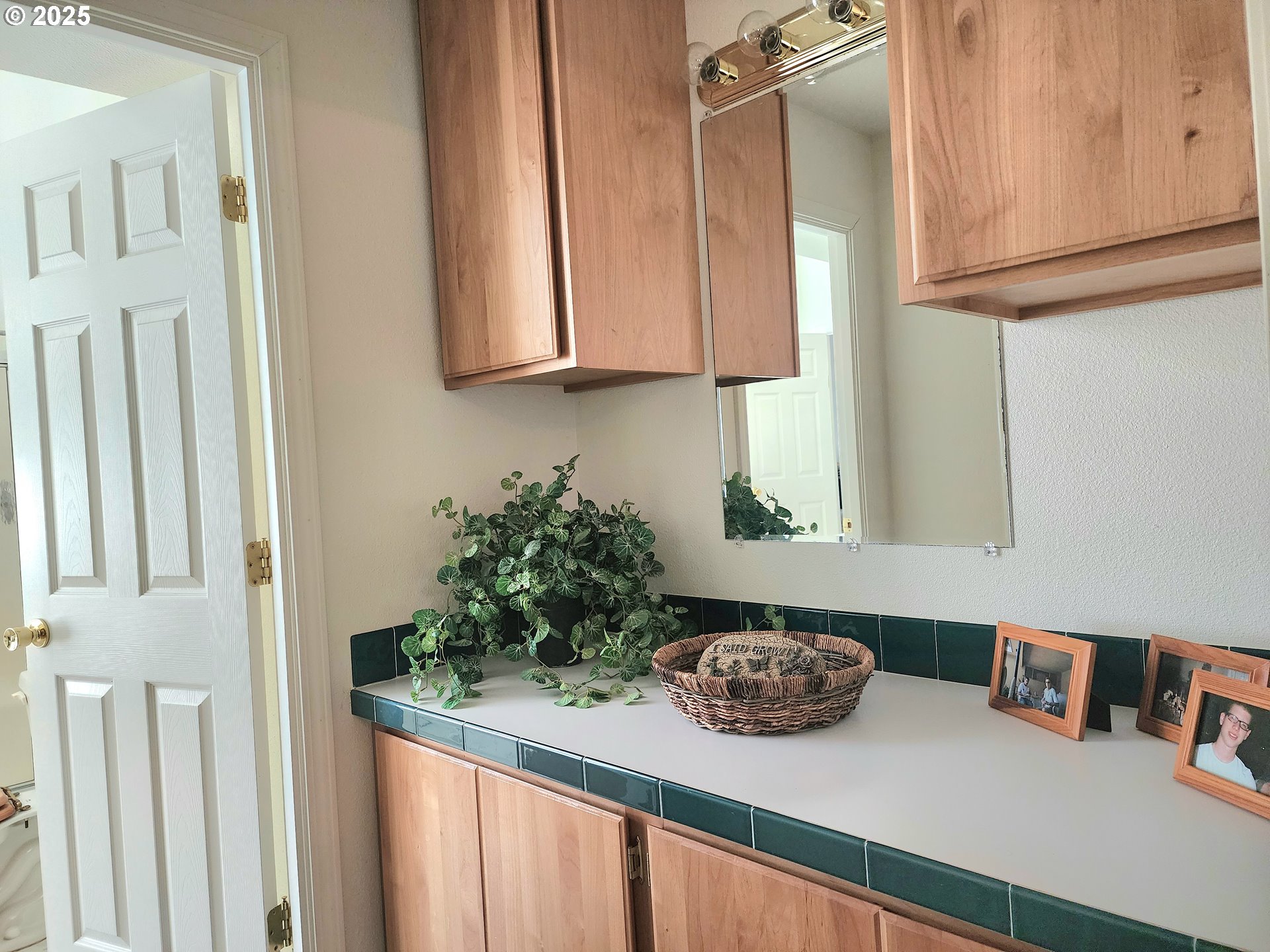 2647 South Tenmile Lakeside, OR 97449 - Photo 25 of 47 a kitchen with cabinets and a stove