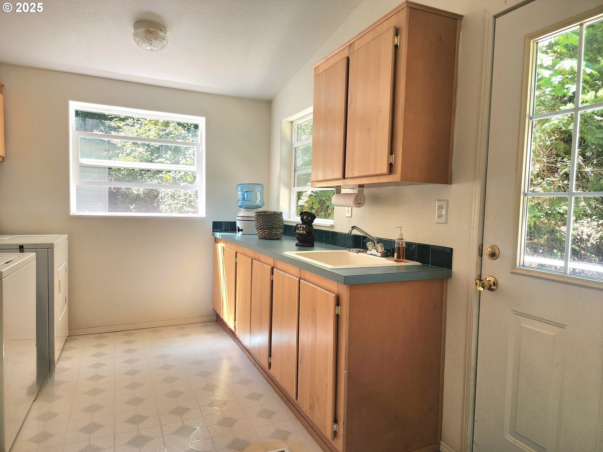 2647 South Tenmile Lakeside, OR 97449 - Photo 33 of 47 a kitchen with stainless steel appliances granite countertop a sink a stove and a refrigerator