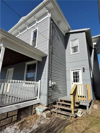 $1,075 | 433 New York Avenue, Unit FRONT, Rochester, PA 15074