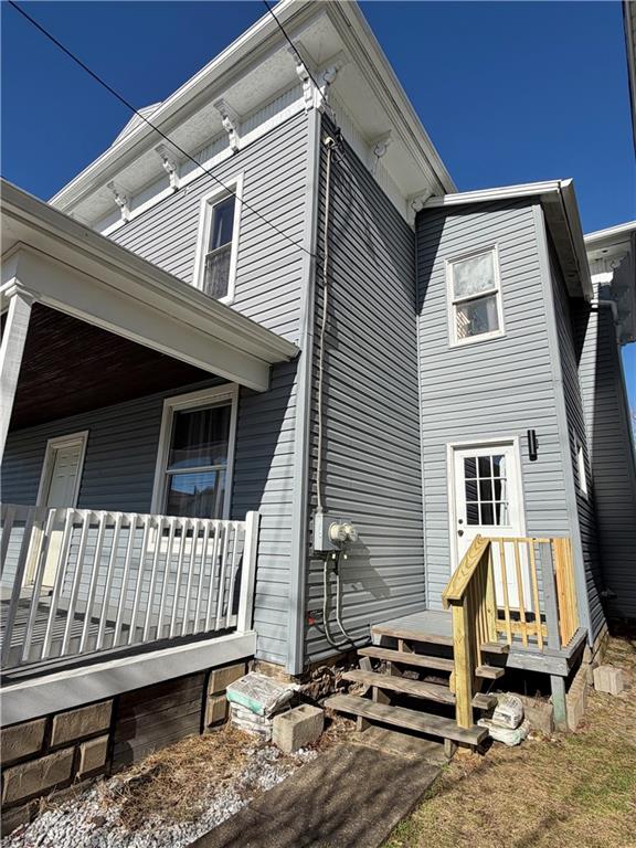 433 New York Avenue, Unit FRONT Rochester, PA 15074 - Photo 20 of 22 side entry into laundry room