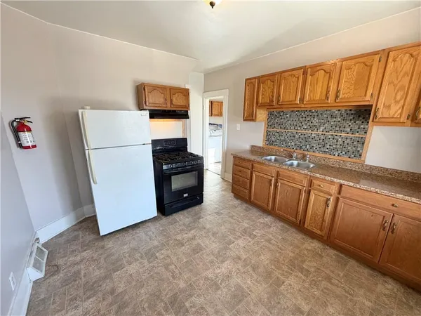 $1,075 | 433 New York Avenue, Unit FRONT, Rochester, PA 15074