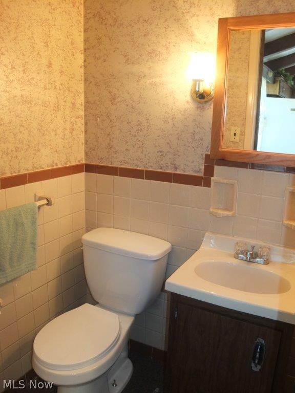 4541 17th Street Northwest Canton, OH 44708 - Photo 12 of 17 Half bath on main level.