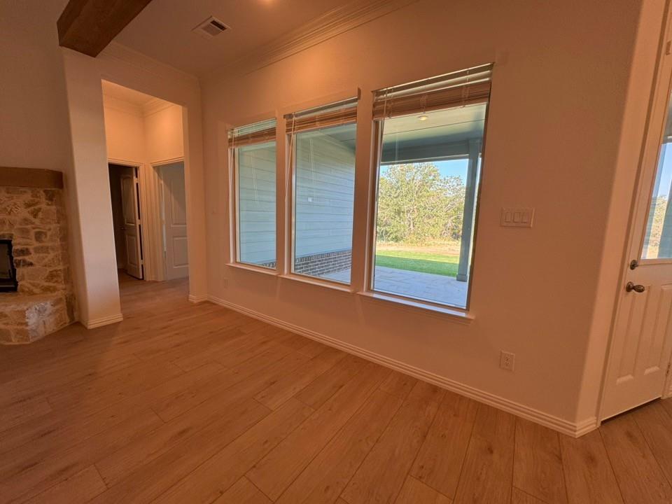 193 Oak Grv Way Springtown, TX 76082 - Photo 8 of 24 Gallery Image 8