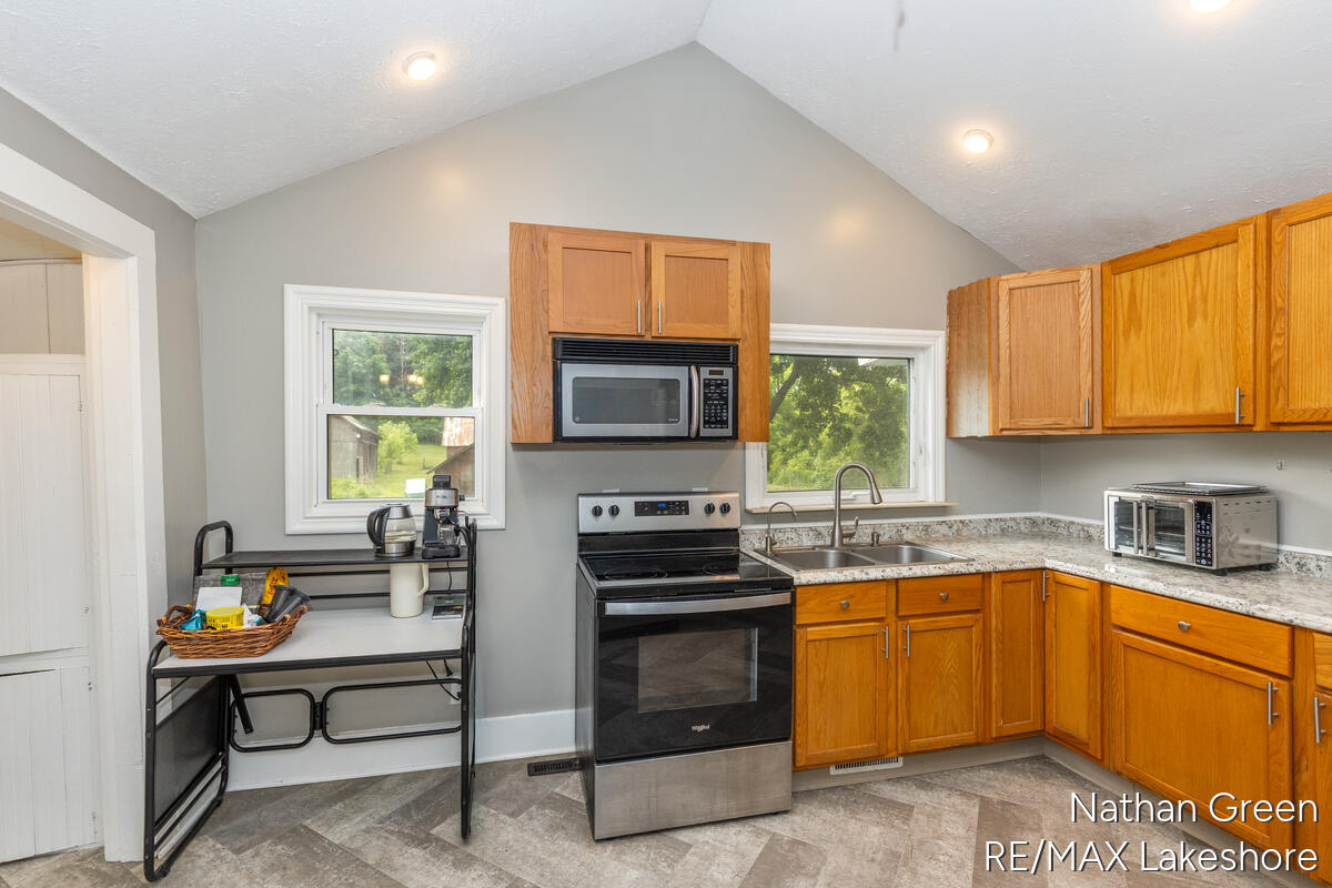 2122 Coats Grove Road Hastings, MI 49058 - Photo 15 of 36