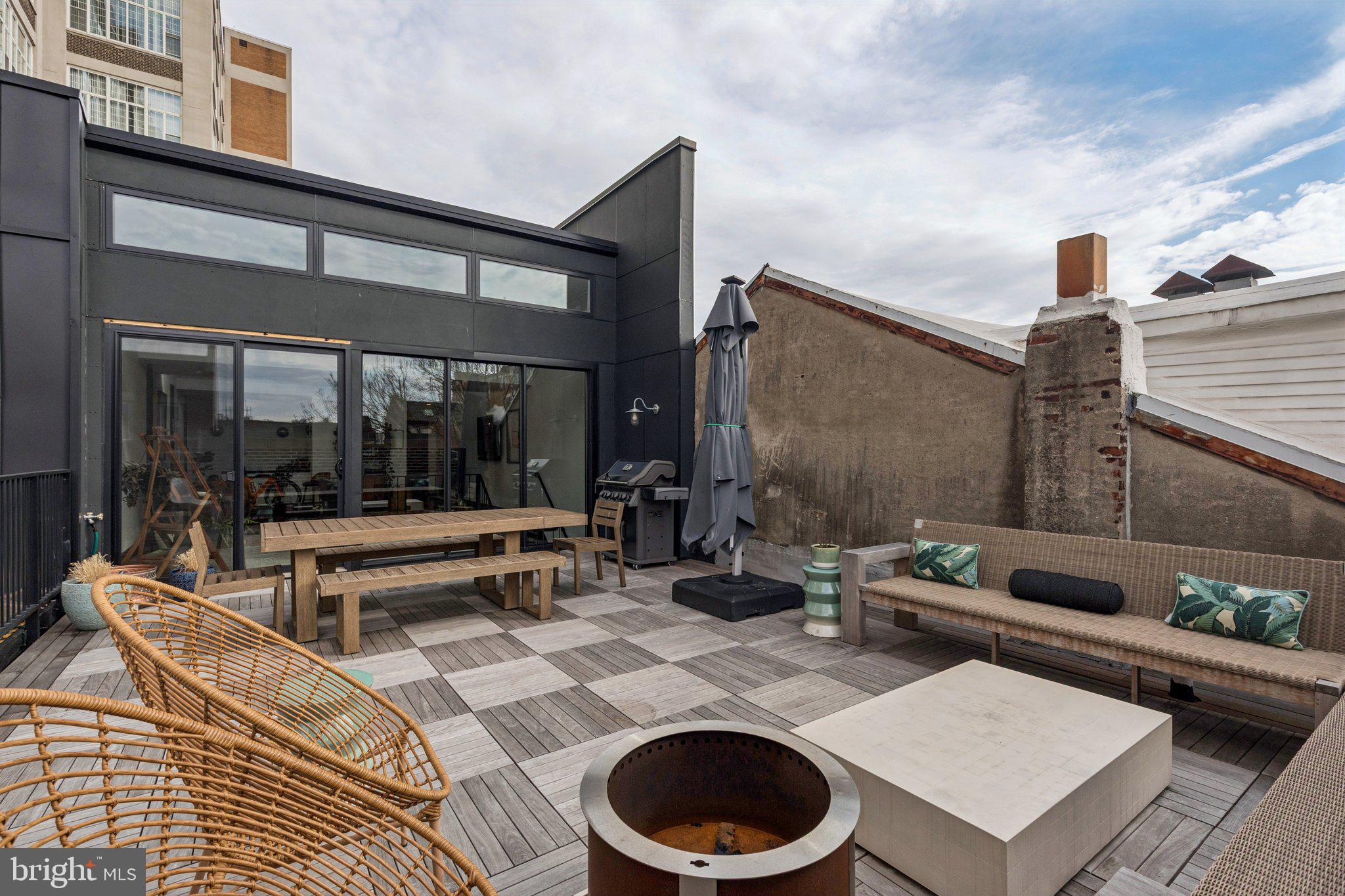 207 South 24th Street Philadelphia, PA 19103 - Photo 44 of 47 a building outdoor space with patio furniture and potted plants