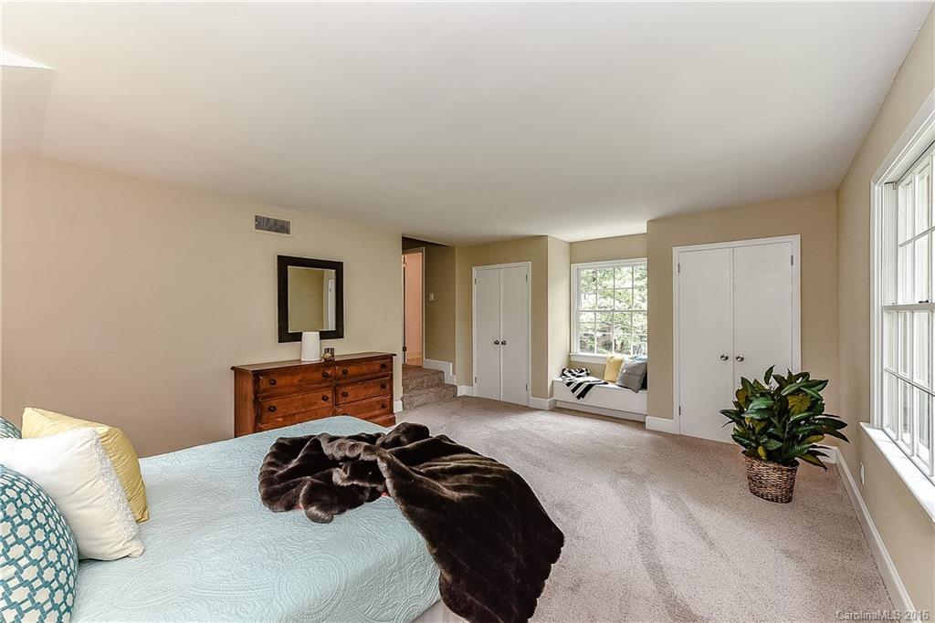 711 Sandridge Road Charlotte, NC 28210 - Photo 15 of 24 Gallery Image 15