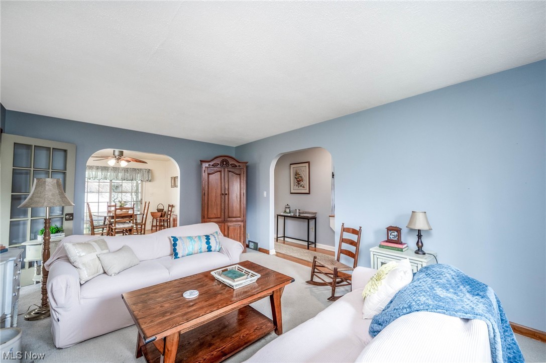 253 Butler Road Northeast Warren, OH 44483 - Photo 7 of 35 Living room with ceiling fan