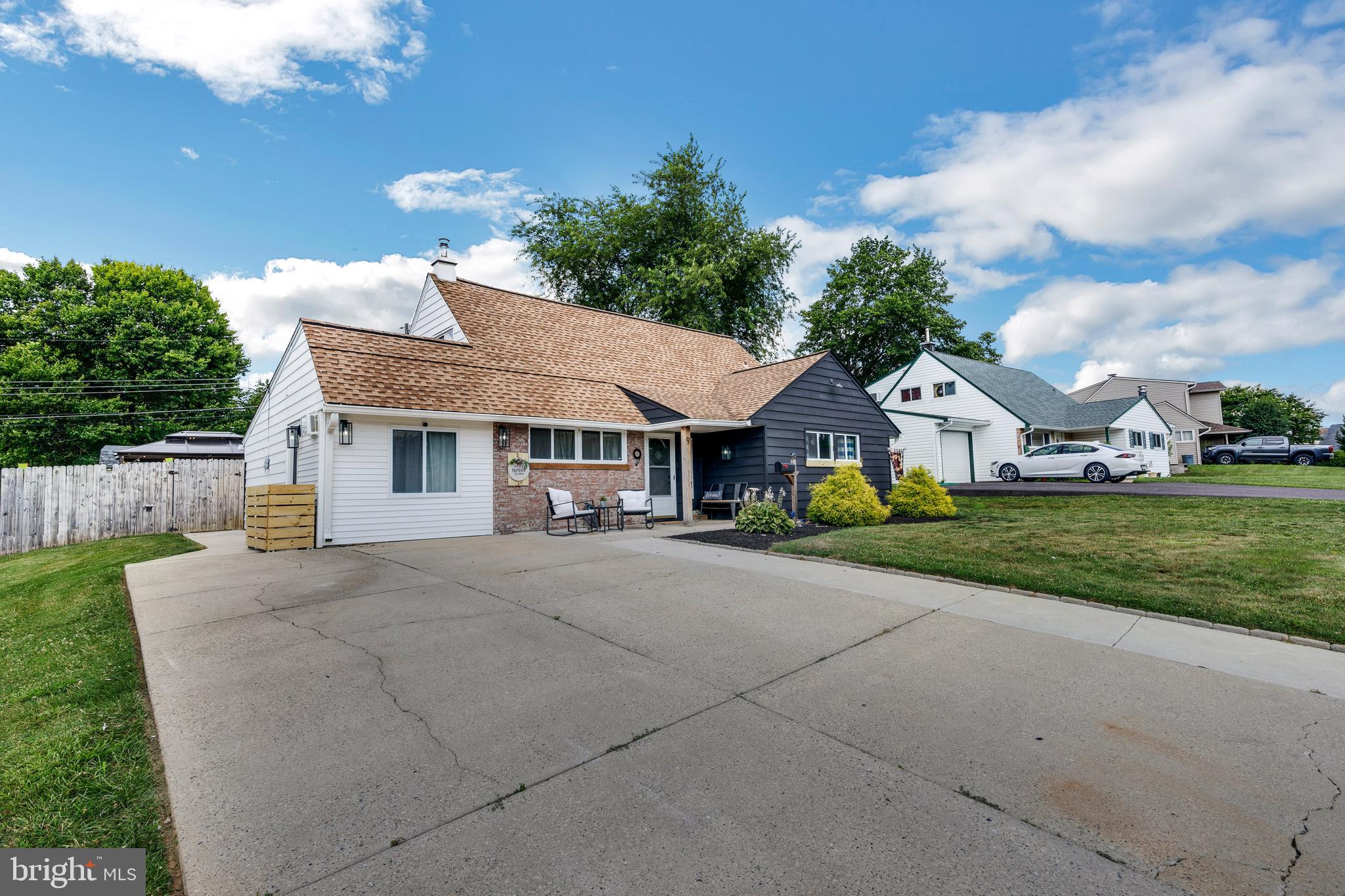 9 Harp Road Levittown, PA 19056 - Photo 3 of 31 Gallery Image 3