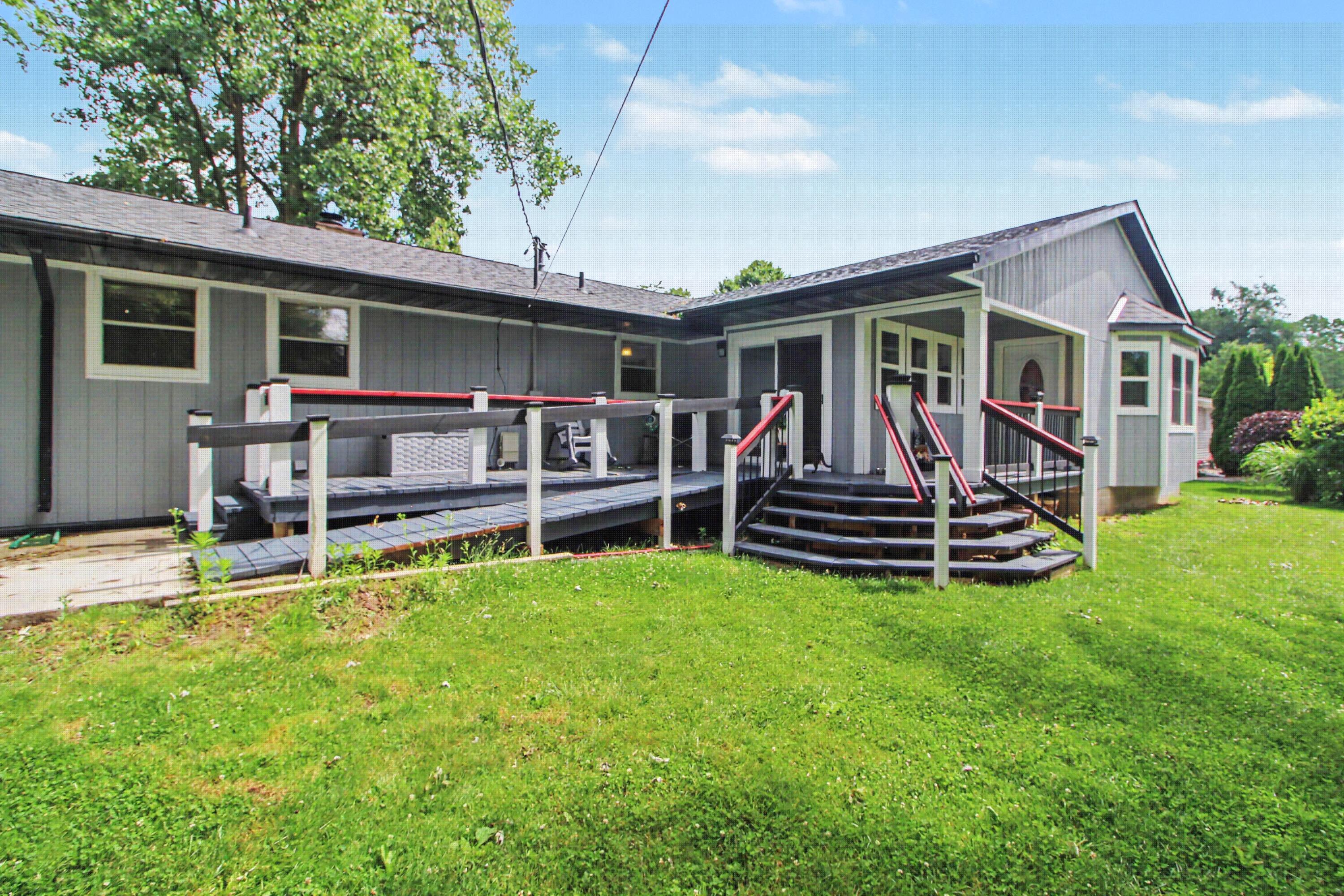 41141 Savage Road Belleville, MI 48111 - Photo 5 of 26 028_file_4498
