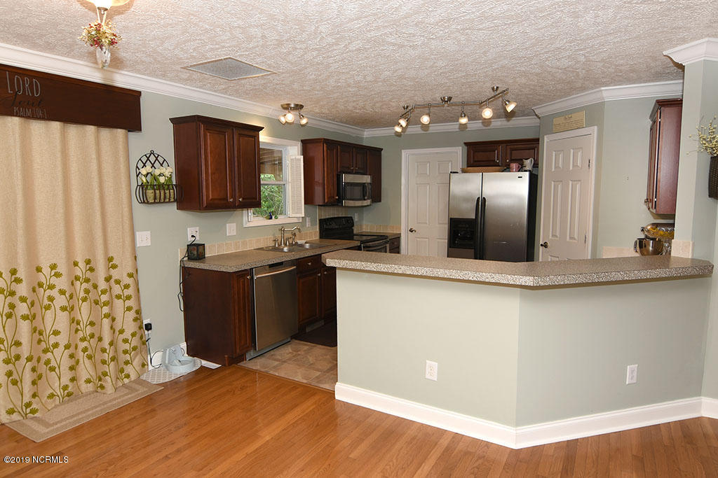 201 Stoney Trail Road Rocky Point, NC 28457 - Photo 11 of 34 201 Stoney trail Kitchen 2