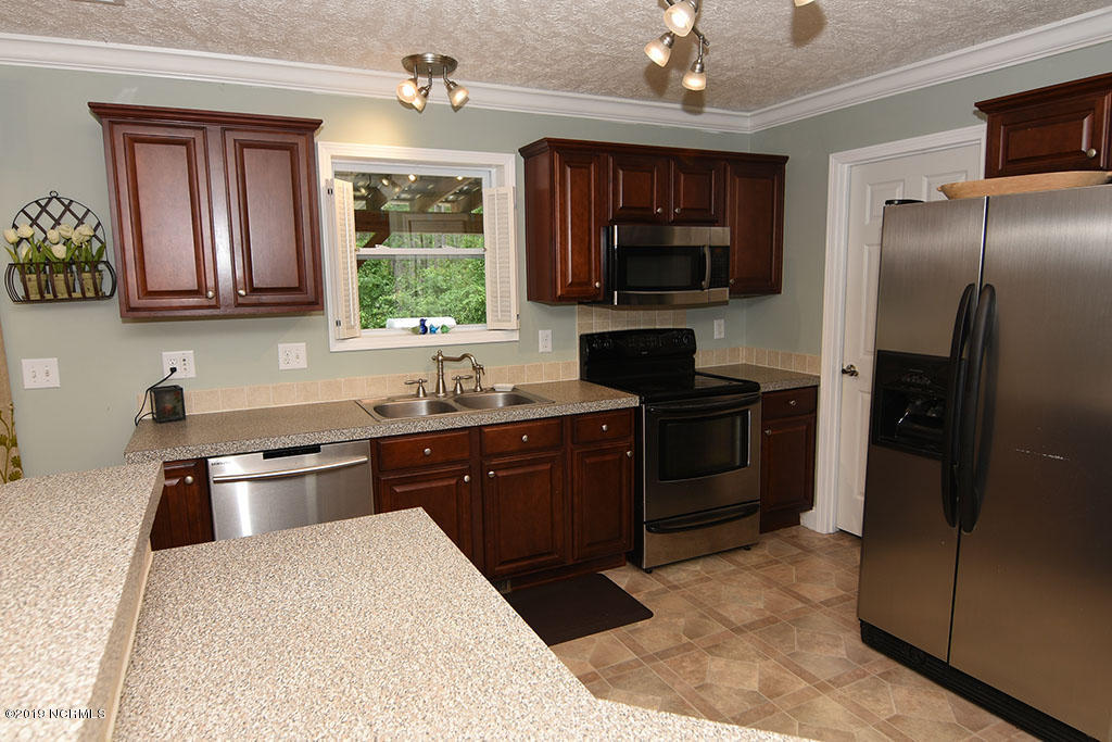 201 Stoney Trail Road Rocky Point, NC 28457 - Photo 12 of 34 201 stoney trailKitchen