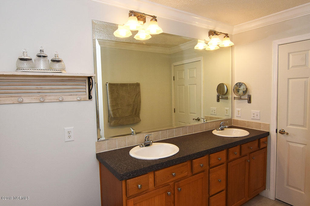201 Stoney Trail Road Rocky Point, NC 28457 - Photo 18 of 34 Master Bath