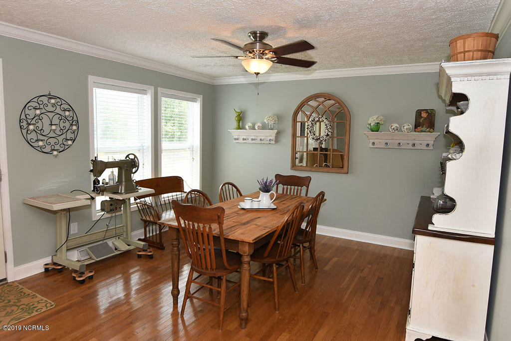 201 Stoney Trail Road Rocky Point, NC 28457 - Photo 9 of 34 201 Stoney Trail Dining 2