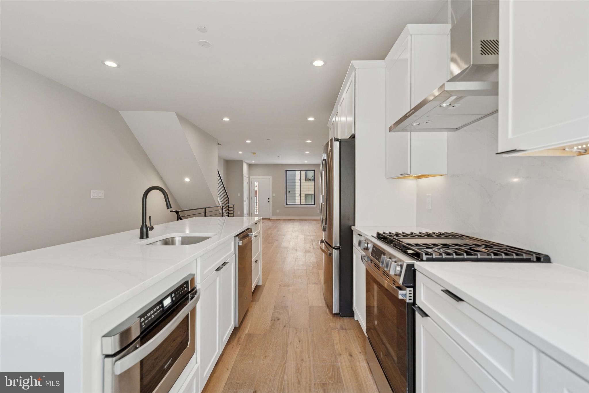 3833 Terrace Street Philadelphia, PA 19128 - Photo 3 of 31