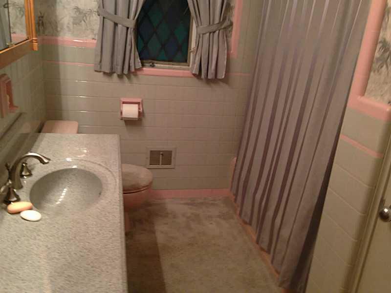 1235 Varner Road Whitehall, PA 15227 - Photo 11 of 18 Full Bath. The bath has been updated.