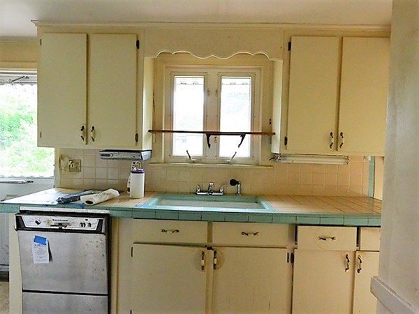 49 Canterbury Road Waltham, MA 02453 - Photo 11 of 23 Gallery Image 11
