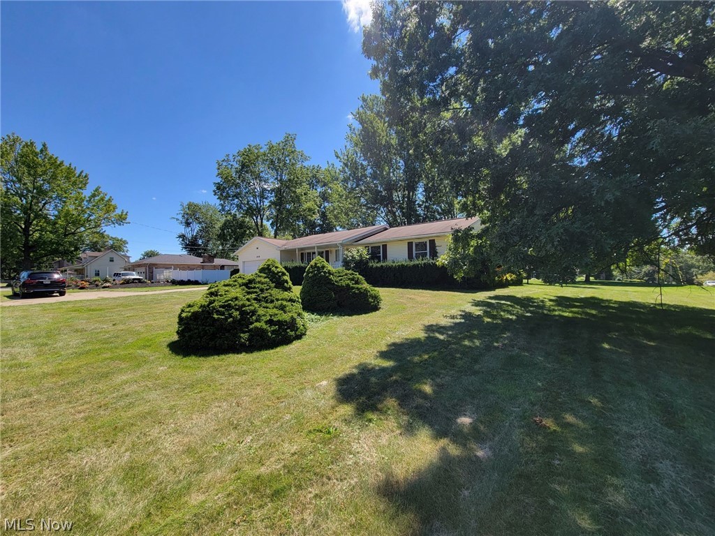 1438 Krumroy Road Akron, OH 44306 - Photo 3 of 17