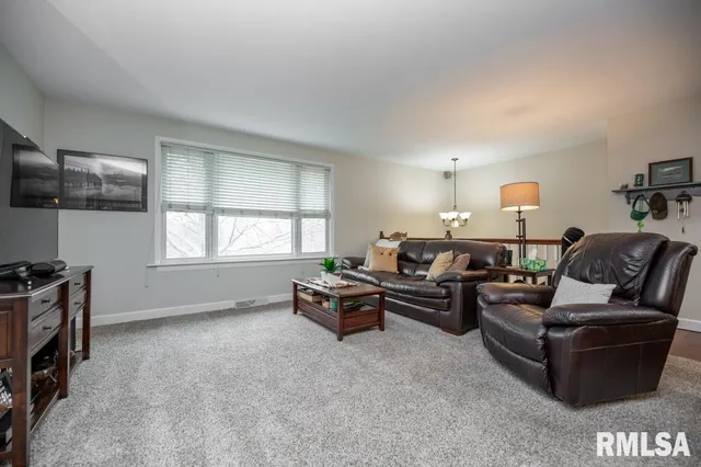 $187,000 | 6407 North Robinwood Drive, Peoria, IL 61614