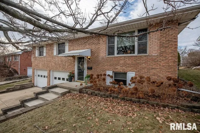 $187,000 | 6407 North Robinwood Drive, Peoria, IL 61614