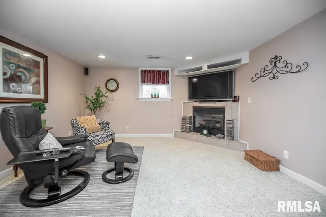 $187,000 | 6407 North Robinwood Drive, Peoria, IL 61614