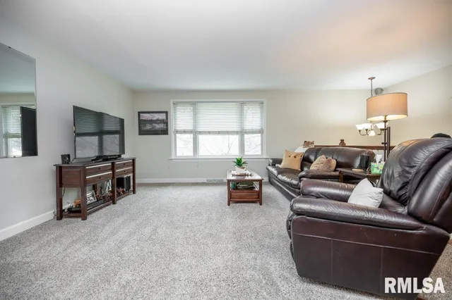 $187,000 | 6407 North Robinwood Drive, Peoria, IL 61614