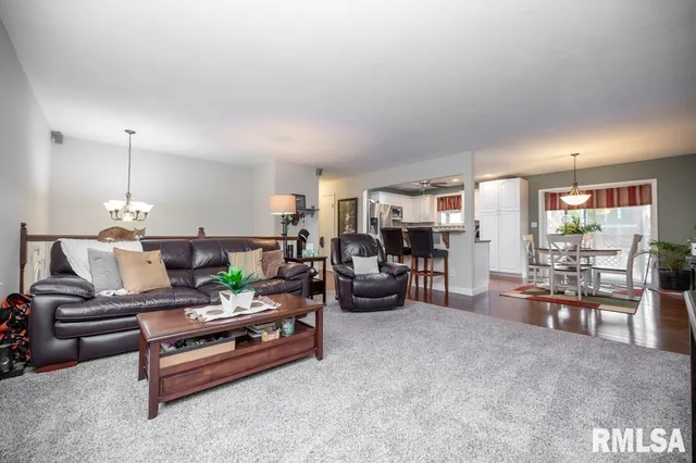 $187,000 | 6407 North Robinwood Drive, Peoria, IL 61614