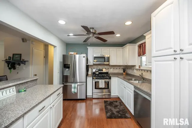 $187,000 | 6407 North Robinwood Drive, Peoria, IL 61614