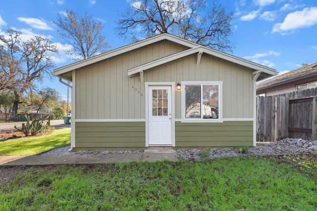 a view of house with a yard