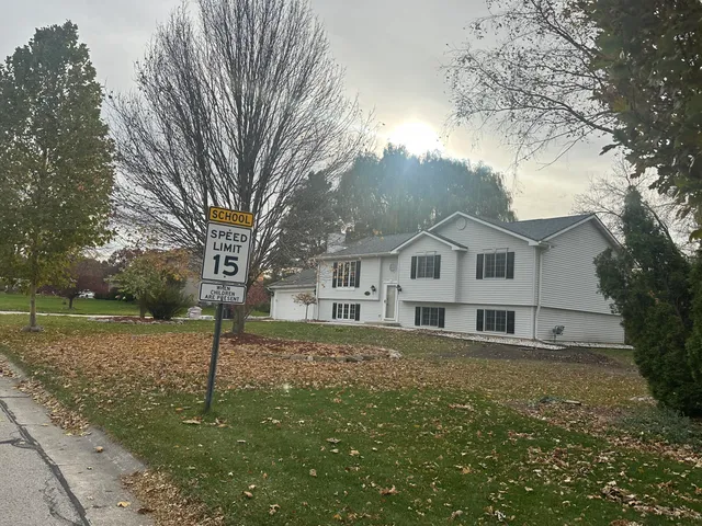 $579,900 | 7765 South Mission Drive, Franklin, WI 53132