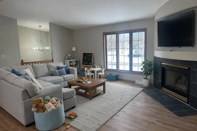 $579,900 | 7765 South Mission Drive, Franklin, WI 53132