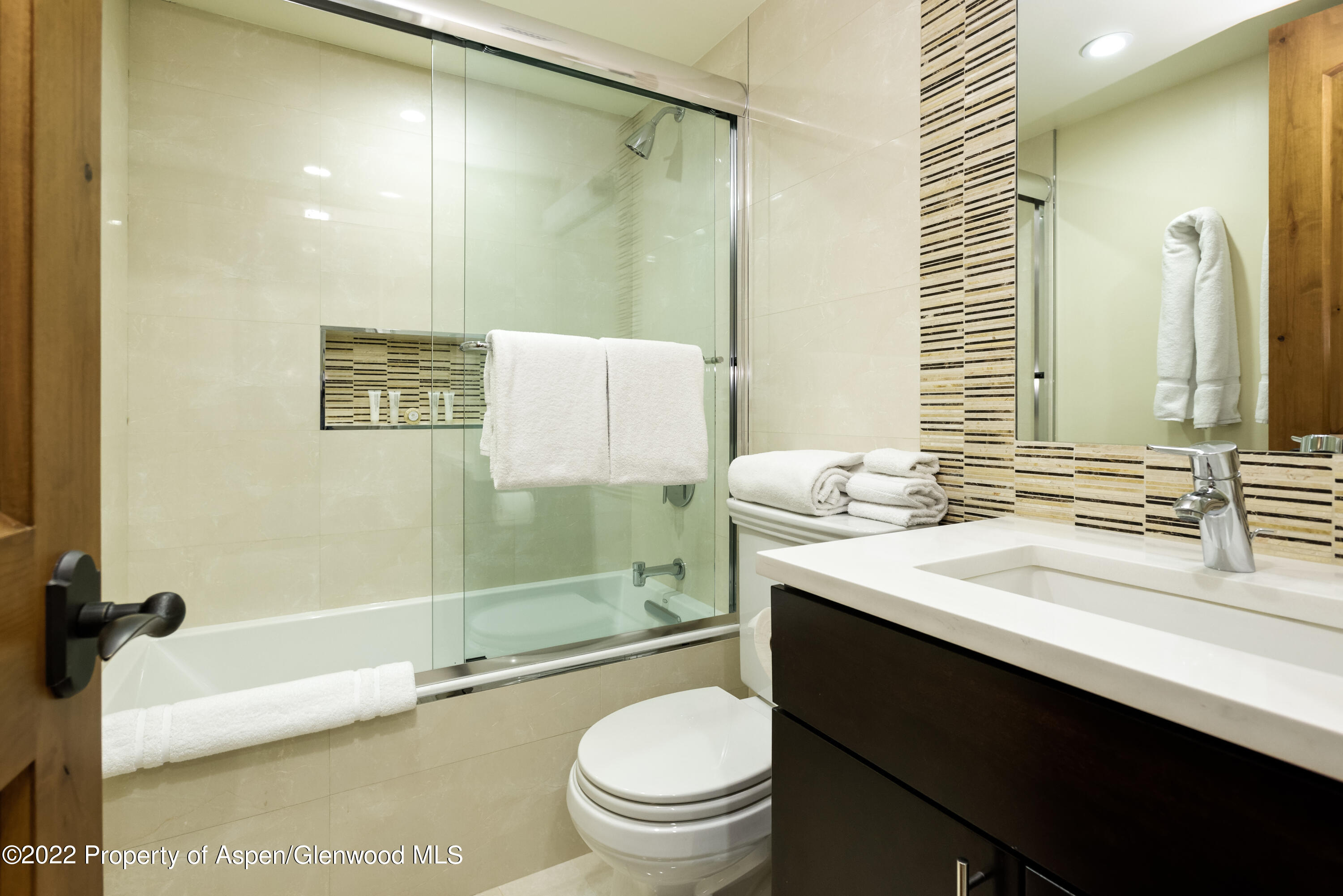 611 South W End Street, Unit 7 Aspen, CO 81611 - Photo 9 of 12 611sWestEnd7_HiRes009