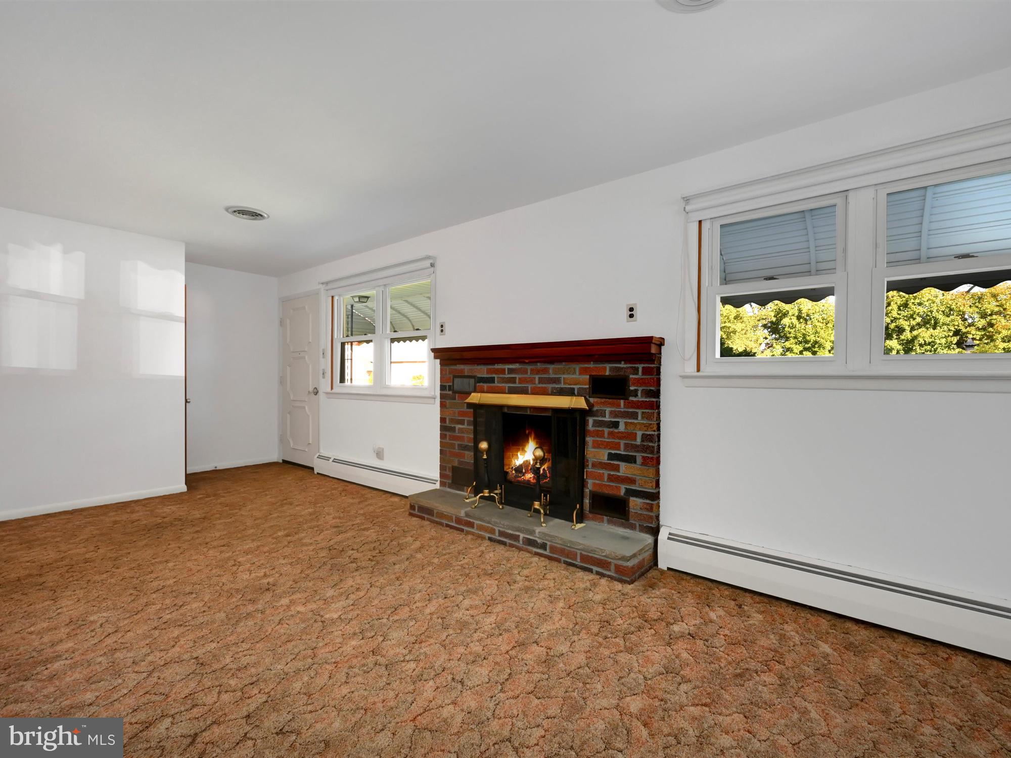4 Old Wernersville Road Reading, PA 19608 - Photo 5 of 27 LIVING ROOM-V2