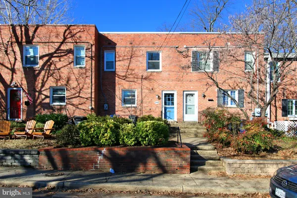 $3,400 | 2942 Landover Street, Alexandria, VA 22305