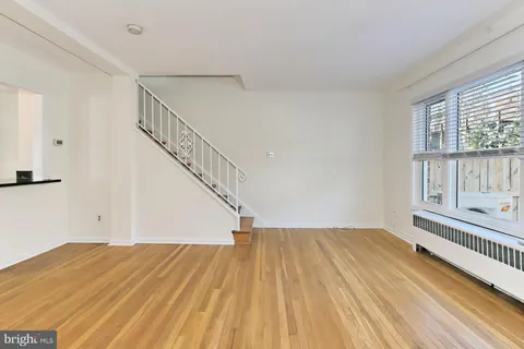 $3,350 | 2942 Landover Street, Alexandria, VA 22305