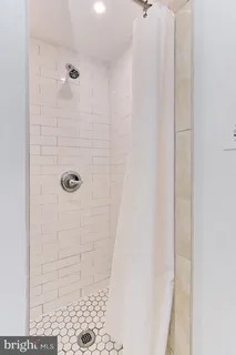 $3,350 | 2942 Landover Street, Alexandria, VA 22305