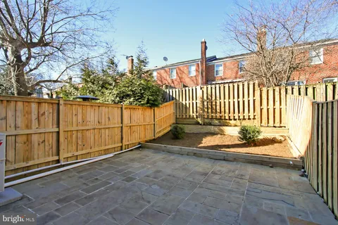 $3,350 | 2942 Landover Street, Alexandria, VA 22305