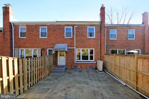 $3,350 | 2942 Landover Street, Alexandria, VA 22305