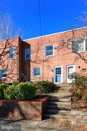 $3,400 | 2942 Landover Street, Alexandria, VA 22305