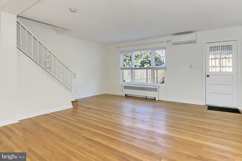 $3,350 | 2942 Landover Street, Alexandria, VA 22305