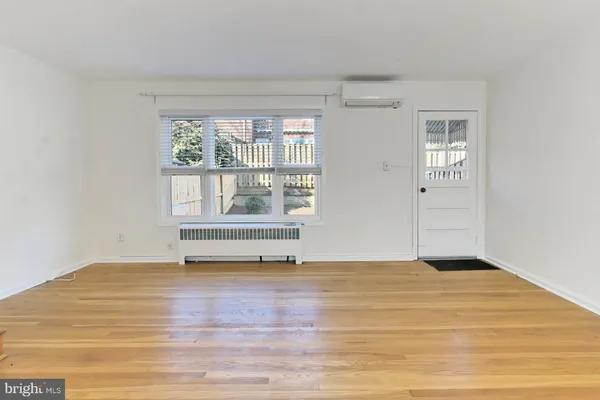 $3,400 | 2942 Landover Street, Alexandria, VA 22305