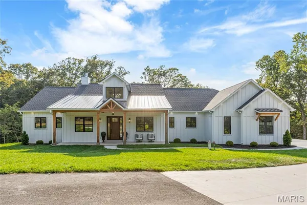 $1,095,000 | 30 Sandy Creek Drive, Winfield, MO 63389