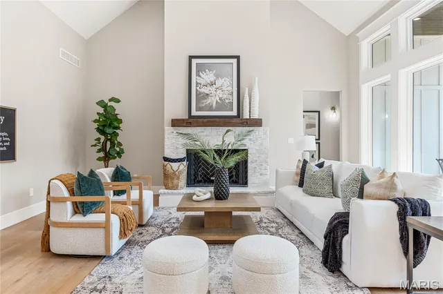 $1,095,000 | 30 Sandy Creek Drive, Winfield, MO 63389