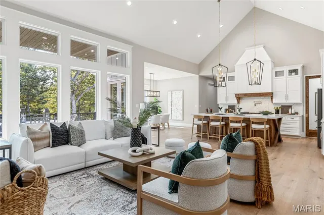 $1,095,000 | 30 Sandy Creek Drive, Winfield, MO 63389