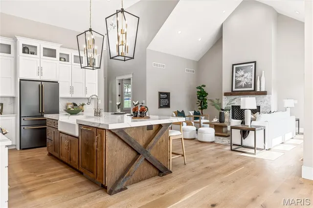 $1,095,000 | 30 Sandy Creek Drive, Winfield, MO 63389